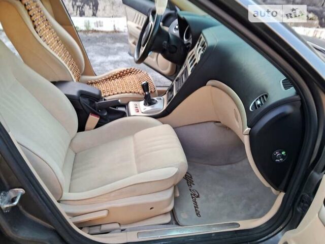 Сірий Альфа Ромео 159, об'ємом двигуна 2.2 л та пробігом 216 тис. км за 6500 $, фото 10 на Automoto.ua