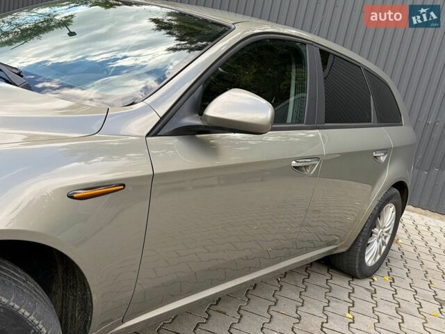 Сірий Альфа Ромео 159, об'ємом двигуна 2.2 л та пробігом 229 тис. км за 4750 $, фото 5 на Automoto.ua