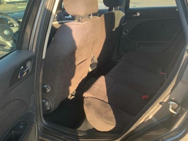 Сірий Альфа Ромео 159, об'ємом двигуна 1.8 л та пробігом 189 тис. км за 2800 $, фото 7 на Automoto.ua