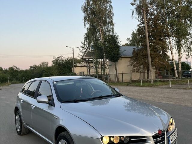 Серый Альфа Ромео 159, объемом двигателя 1.9 л и пробегом 290 тыс. км за 6004 $, фото 2 на Automoto.ua