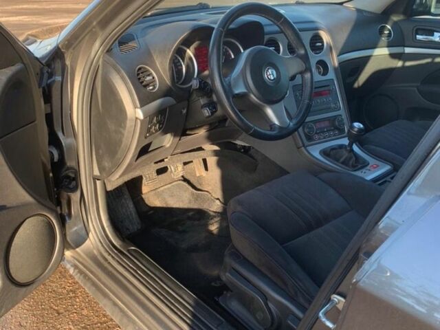 Сірий Альфа Ромео 159, об'ємом двигуна 1.8 л та пробігом 189 тис. км за 2800 $, фото 3 на Automoto.ua