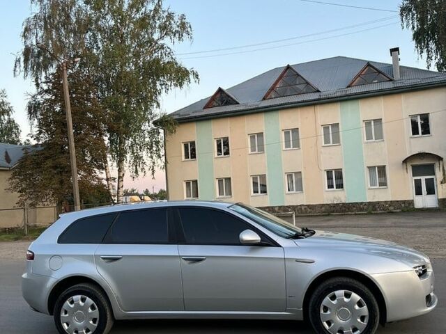 Сірий Альфа Ромео 159, об'ємом двигуна 1.91 л та пробігом 290 тис. км за 5999 $, фото 3 на Automoto.ua