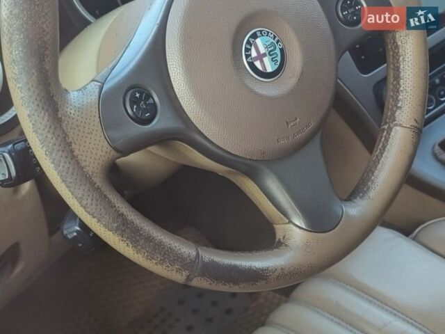 Серый Альфа Ромео 159, объемом двигателя 1.9 л и пробегом 360 тыс. км за 4000 $, фото 7 на Automoto.ua