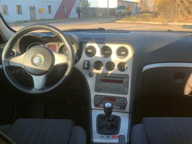 Сірий Альфа Ромео 159, об'ємом двигуна 1.8 л та пробігом 189 тис. км за 2800 $, фото 6 на Automoto.ua