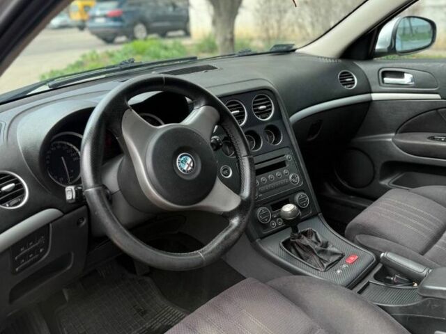 Сірий Альфа Ромео 159, об'ємом двигуна 1.9 л та пробігом 300 тис. км за 2900 $, фото 5 на Automoto.ua