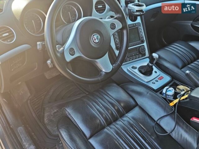 Серый Альфа Ромео 159, объемом двигателя 2.2 л и пробегом 210 тыс. км за 6800 $, фото 12 на Automoto.ua