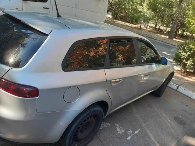 Серый Альфа Ромео 159, объемом двигателя 1.9 л и пробегом 284 тыс. км за 4642 $, фото 5 на Automoto.ua