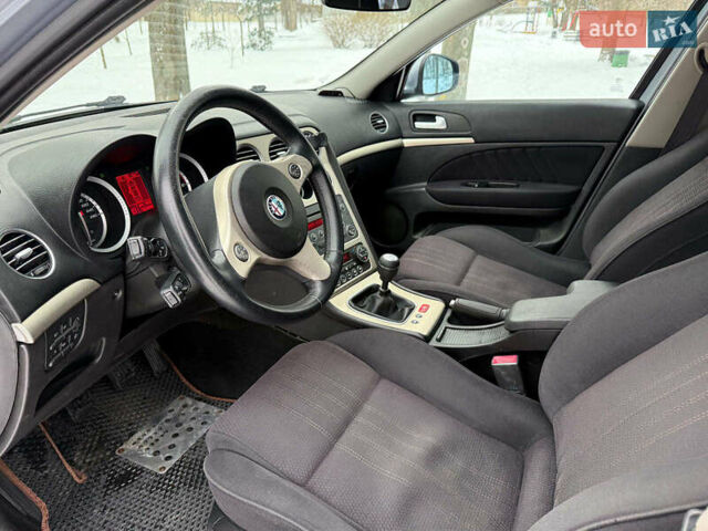 Сірий Альфа Ромео 159, об'ємом двигуна 2 л та пробігом 225 тис. км за 6490 $, фото 11 на Automoto.ua