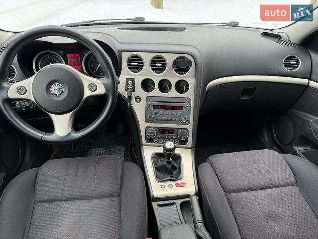 Сірий Альфа Ромео 159, об'ємом двигуна 2 л та пробігом 225 тис. км за 6490 $, фото 16 на Automoto.ua