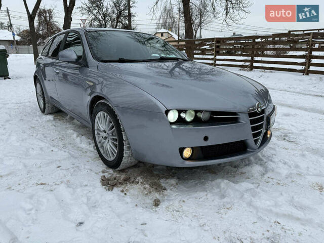 Сірий Альфа Ромео 159, об'ємом двигуна 2 л та пробігом 225 тис. км за 6490 $, фото 4 на Automoto.ua