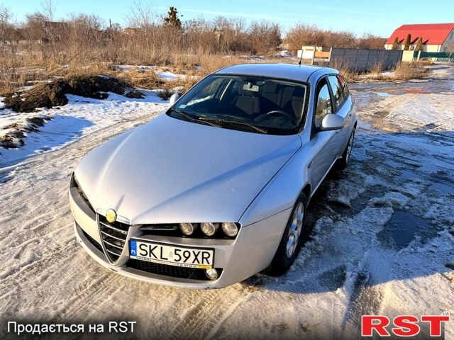 Сірий Альфа Ромео 159, об'ємом двигуна 2 л та пробігом 30800 тис. км за 2600 $, фото 1 на Automoto.ua