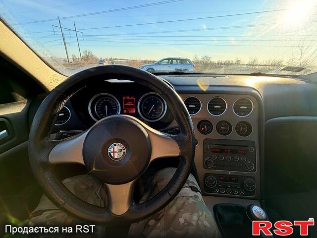 Сірий Альфа Ромео 159, об'ємом двигуна 2 л та пробігом 30800 тис. км за 2600 $, фото 11 на Automoto.ua