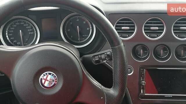 Серый Альфа Ромео 159, объемом двигателя 1.9 л и пробегом 257 тыс. км за 7413 $, фото 13 на Automoto.ua