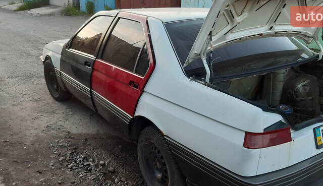 Белый Альфа Ромео 164, объемом двигателя 2 л и пробегом 420 тыс. км за 680 $, фото 2 на Automoto.ua