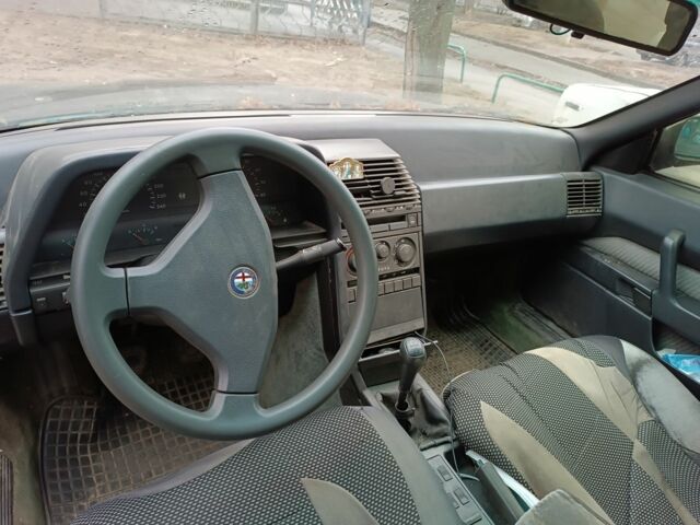 Черный Альфа Ромео 164, объемом двигателя 2 л и пробегом 300 тыс. км за 1050 $, фото 4 на Automoto.ua