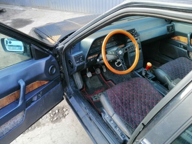 Черный Альфа Ромео 164, объемом двигателя 2 л и пробегом 480 тыс. км за 1200 $, фото 5 на Automoto.ua