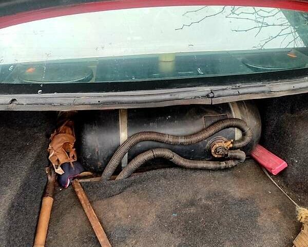 Красный Альфа Ромео 164, объемом двигателя 2 л и пробегом 100 тыс. км за 2000 $, фото 4 на Automoto.ua