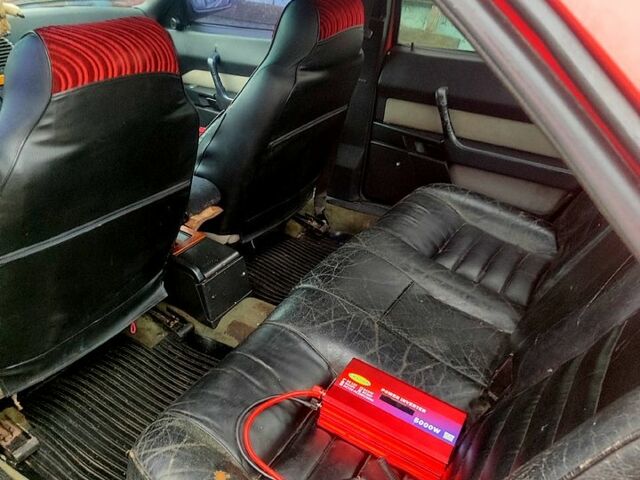 Красный Альфа Ромео 164, объемом двигателя 2 л и пробегом 100 тыс. км за 2000 $, фото 4 на Automoto.ua