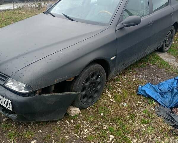 Черный Альфа Ромео 166, объемом двигателя 2.4 л и пробегом 210 тыс. км за 300 $, фото 1 на Automoto.ua