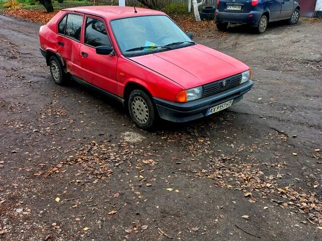 Червоний Альфа Ромео 33, об'ємом двигуна 1.4 л та пробігом 0 тис. км за 400 $, фото 2 на Automoto.ua