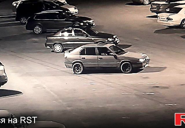 Красный Альфа Ромео 33, объемом двигателя 1.7 л и пробегом 242 тыс. км за 300 $, фото 1 на Automoto.ua