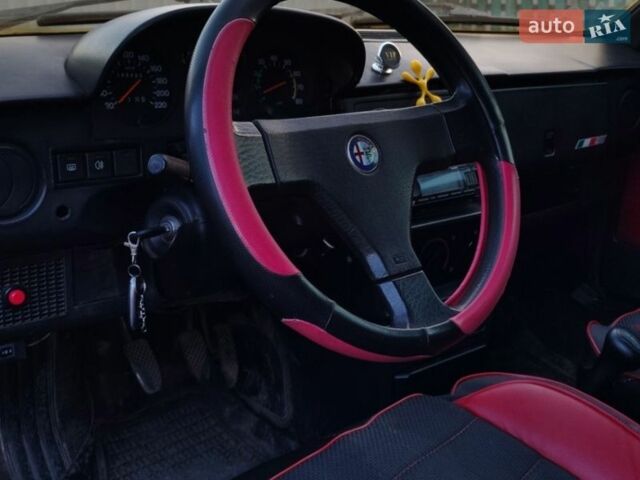 Красный Альфа Ромео 33, объемом двигателя 1.35 л и пробегом 400 тыс. км за 900 $, фото 9 на Automoto.ua