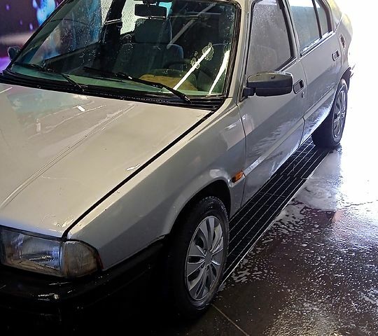 Сірий Альфа Ромео 33, об'ємом двигуна 1.6 л та пробігом 425 тис. км за 800 $, фото 3 на Automoto.ua