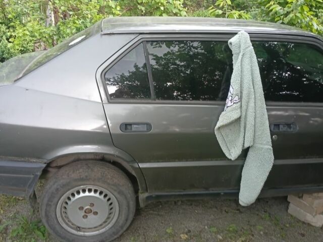 Сірий Альфа Ромео 33, об'ємом двигуна 0 л та пробігом 29 тис. км за 600 $, фото 1 на Automoto.ua