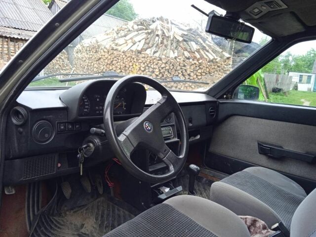 Серый Альфа Ромео 33, объемом двигателя 0 л и пробегом 325 тыс. км за 550 $, фото 6 на Automoto.ua