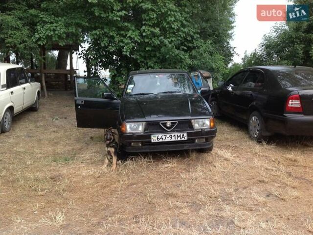 Черный Альфа Ромео 75, объемом двигателя 1.8 л и пробегом 300 тыс. км за 1100 $, фото 2 на Automoto.ua