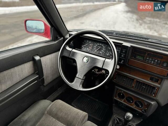 Чорний Альфа Ромео 75, об'ємом двигуна 1.8 л та пробігом 204 тис. км за 1700 $, фото 5 на Automoto.ua