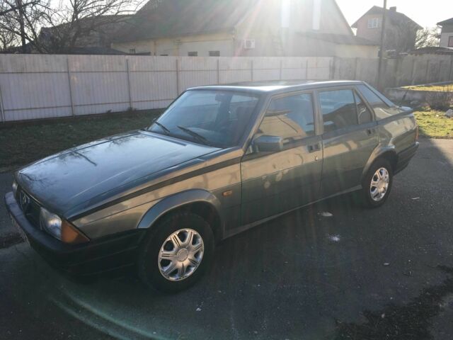 Серый Альфа Ромео 75, объемом двигателя 1.6 л и пробегом 200 тыс. км за 900 $, фото 6 на Automoto.ua