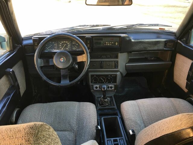 Серый Альфа Ромео 75, объемом двигателя 1.6 л и пробегом 200 тыс. км за 900 $, фото 9 на Automoto.ua