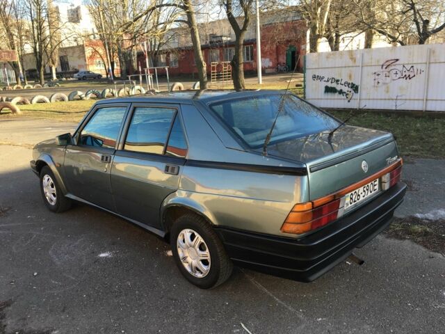 Серый Альфа Ромео 75, объемом двигателя 1.6 л и пробегом 200 тыс. км за 850 $, фото 7 на Automoto.ua