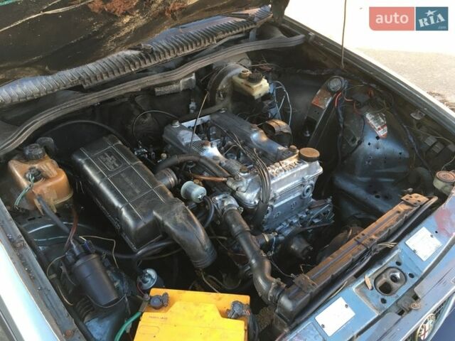 Серый Альфа Ромео 75, объемом двигателя 1.6 л и пробегом 200 тыс. км за 900 $, фото 12 на Automoto.ua