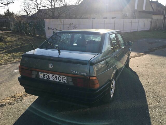 Серый Альфа Ромео 75, объемом двигателя 1.6 л и пробегом 200 тыс. км за 900 $, фото 12 на Automoto.ua