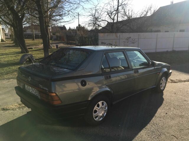 Серый Альфа Ромео 75, объемом двигателя 1.6 л и пробегом 200 тыс. км за 900 $, фото 4 на Automoto.ua