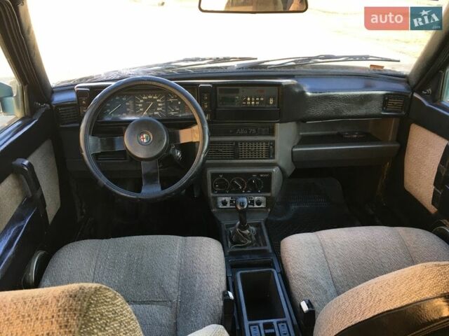 Серый Альфа Ромео 75, объемом двигателя 1.6 л и пробегом 200 тыс. км за 900 $, фото 8 на Automoto.ua