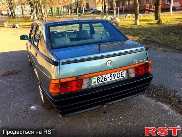 Сірий Альфа Ромео 75, об'ємом двигуна 1.6 л та пробігом 250 тис. км за 900 $, фото 2 на Automoto.ua