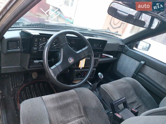Серый Альфа Ромео 75, объемом двигателя 1.6 л и пробегом 158 тыс. км за 1500 $, фото 5 на Automoto.ua