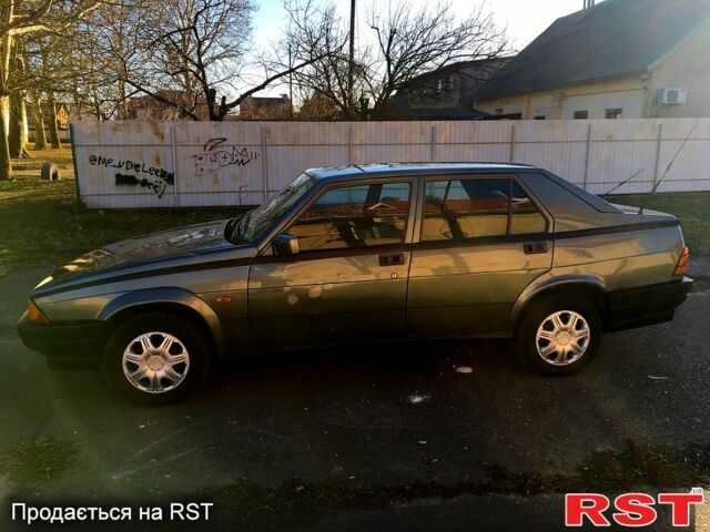 Сірий Альфа Ромео 75, об'ємом двигуна 1.6 л та пробігом 250 тис. км за 900 $, фото 12 на Automoto.ua