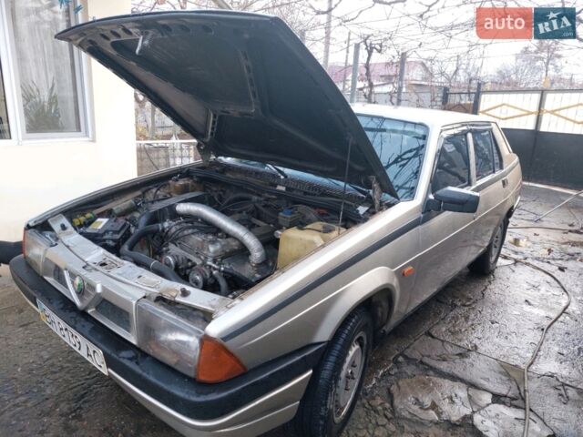 Серый Альфа Ромео 75, объемом двигателя 1.6 л и пробегом 158 тыс. км за 1500 $, фото 4 на Automoto.ua