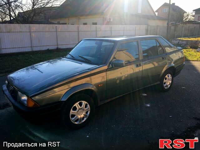 Сірий Альфа Ромео 75, об'ємом двигуна 1.6 л та пробігом 200 тис. км за 800 $, фото 5 на Automoto.ua