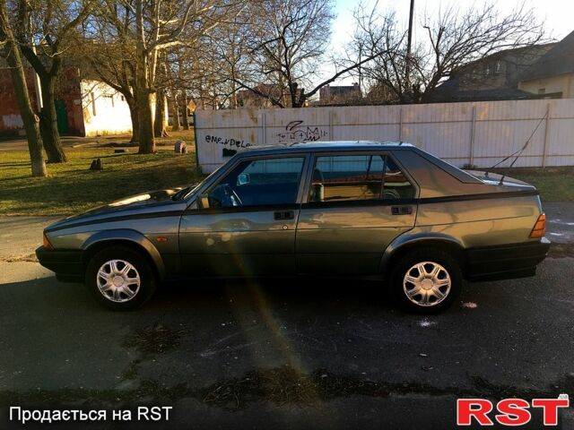 Сірий Альфа Ромео 75, об'ємом двигуна 1.6 л та пробігом 220 тис. км за 750 $, фото 4 на Automoto.ua