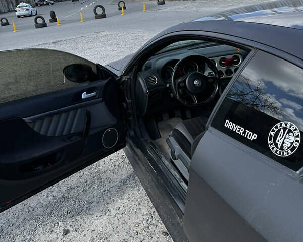 Черный Альфа Ромео Брера, объемом двигателя 2.4 л и пробегом 200 тыс. км за 10000 $, фото 9 на Automoto.ua