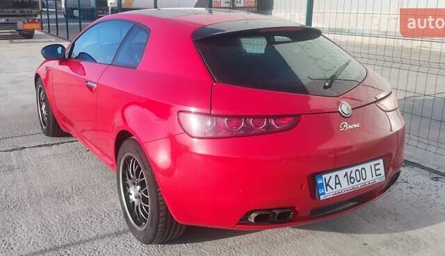 Червоний Альфа Ромео Brera, об'ємом двигуна 2.2 л та пробігом 252 тис. км за 9000 $, фото 1 на Automoto.ua