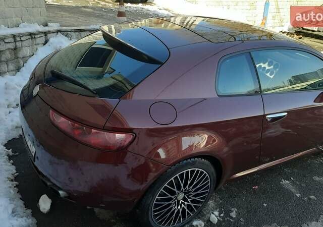 Красный Альфа Ромео Брера, объемом двигателя 3.2 л и пробегом 116 тыс. км за 13000 $, фото 7 на Automoto.ua