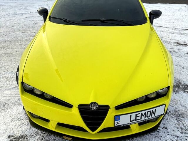 Желтый Альфа Ромео Брера, объемом двигателя 2.4 л и пробегом 18500 тыс. км за 22000 $, фото 4 на Automoto.ua