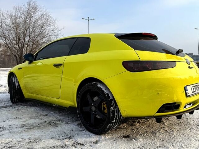 Желтый Альфа Ромео Брера, объемом двигателя 2.4 л и пробегом 18500 тыс. км за 22000 $, фото 1 на Automoto.ua