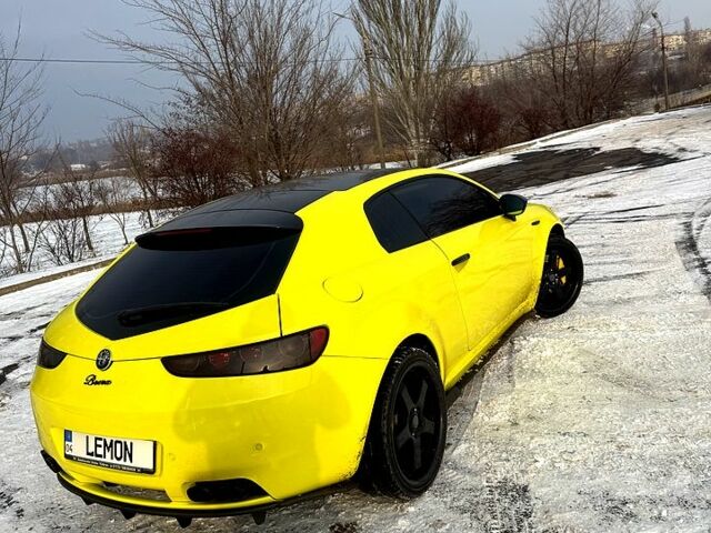 Желтый Альфа Ромео Брера, объемом двигателя 2.4 л и пробегом 18500 тыс. км за 22000 $, фото 3 на Automoto.ua